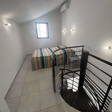 Maisonnette 3 Personnes - La Nouvelle Pn000-005 *