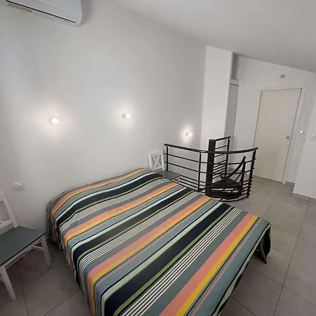 Maisonnette 3 Personnes - La Nouvelle Pn000-005 *